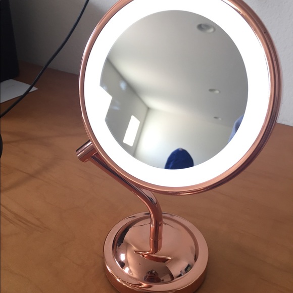 Makeup Light Up Mirror!💋💄 - Picture 5 of 5